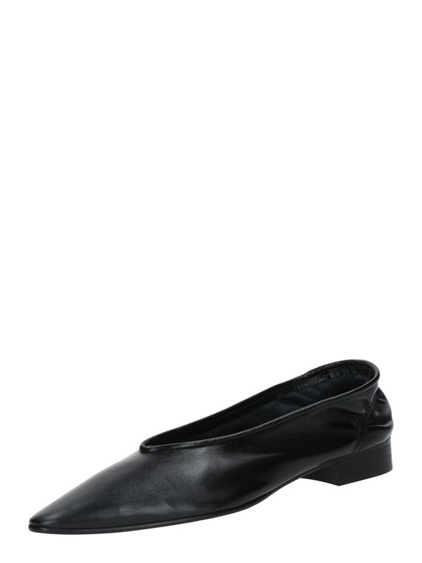 By Far By Far Balerinke  crna