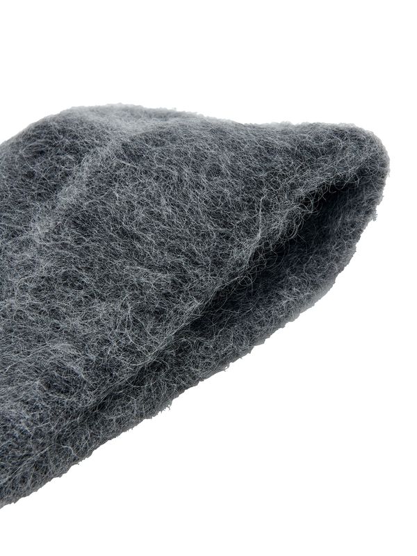 EDITED EDITED Kapa 'Fabiola'  tamo siva