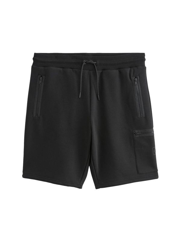 Next Next Cargo hlače  crna