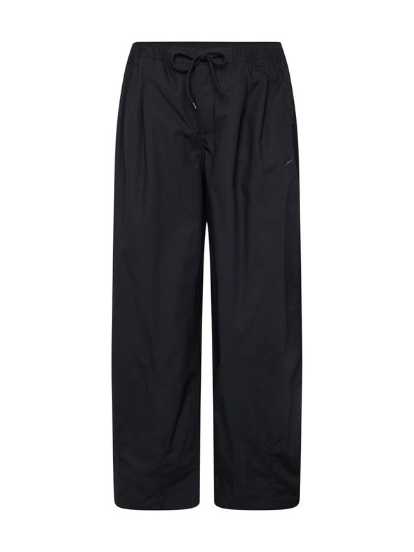 Nike Sportswear Nike Sportswear Hlače s naborima 'CLUB'  crna