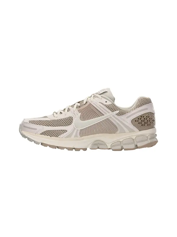 Nike Sportswear Nike Sportswear Niske tenisice 'ZOOM VOMERO 5'  boja devine dlake (camel) / pijesak / taupe siva