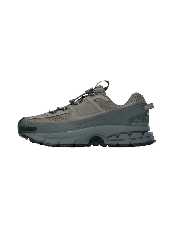 Nike Sportswear Nike Sportswear Niske tenisice 'Zoom Vomero Roam'  taupe siva / bazalt siva