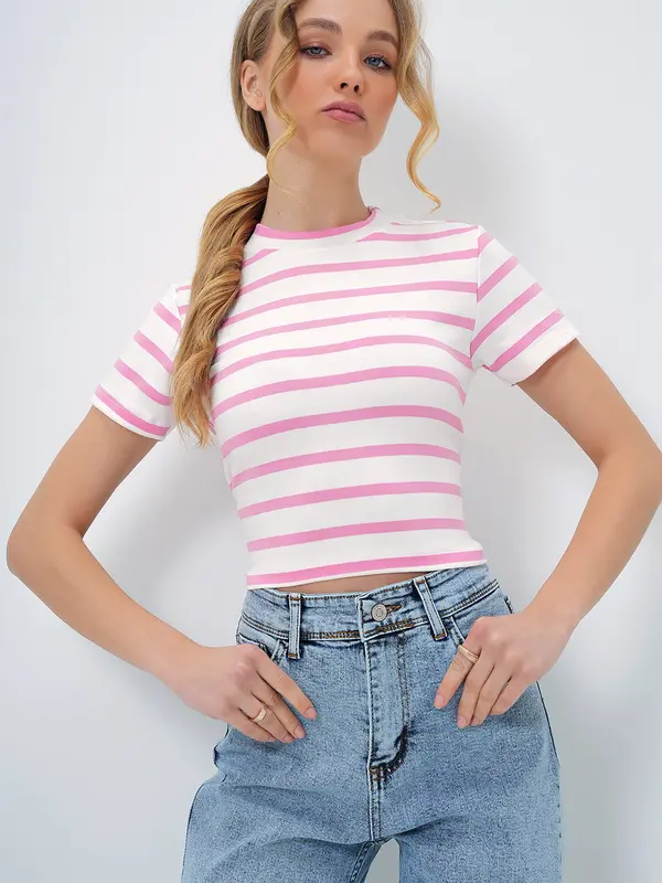 Trend Alaçatı Stili Trend Alaçatı Stili Majica  svijetloroza / bijela