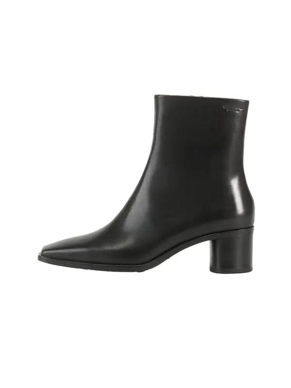 VAGABOND SHOEMAKERS VAGABOND SHOEMAKERS Čizmice 'FAY'  crna