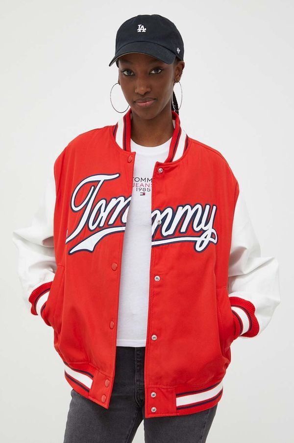 Tommy Jeans Bomber jakna Tommy Jeans za žene, boja: crvena, za prijelazno razdoblje