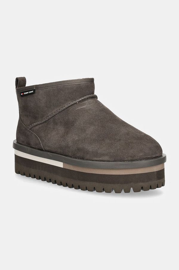 Tommy Jeans Čizme za snijeg od brušene kože Tommy Jeans TJW SUEDE FLATFORM BOOT WL boja: siva, EN0EN02599