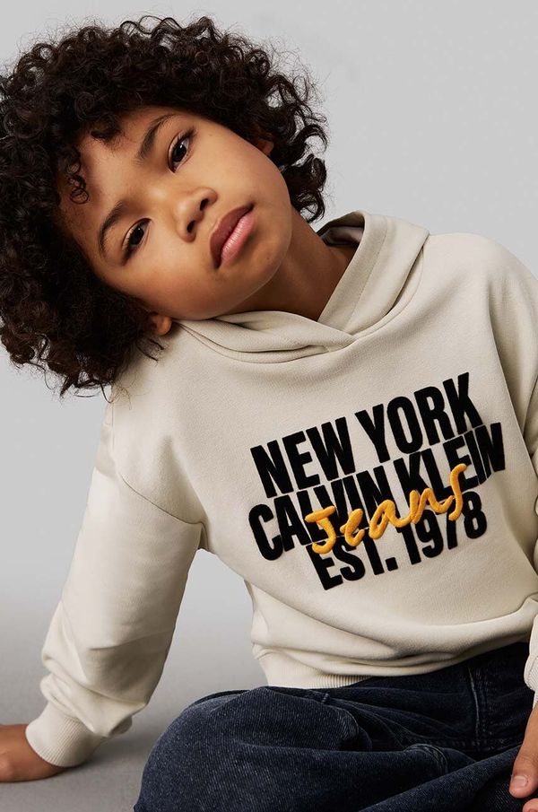 Calvin Klein Jeans Dječja dukserica Calvin Klein Jeans boja: bež, s kapuljačom, s tiskom, IB0IB02334
