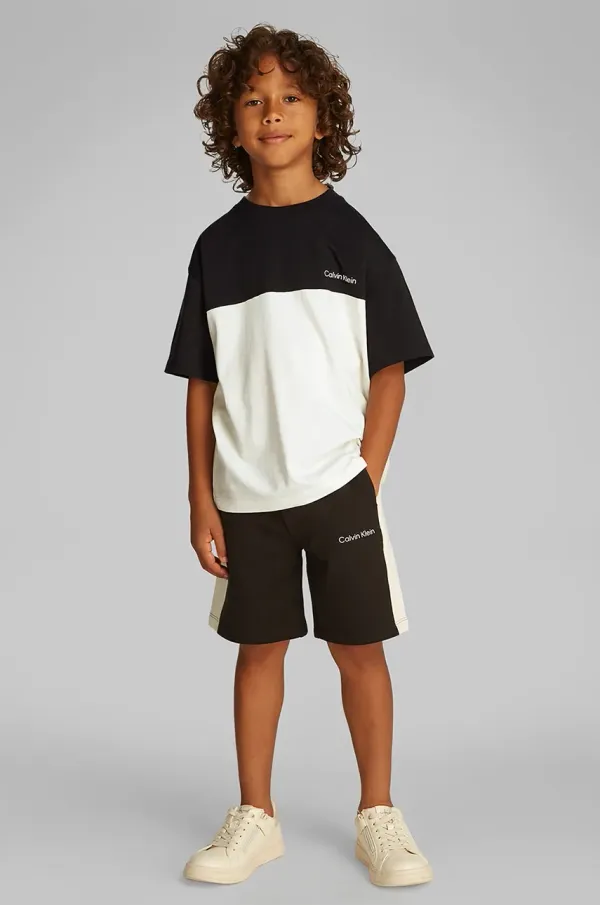 Calvin Klein Jeans Dječja pamučna majica kratkih rukava Calvin Klein Jeans boja: crna, bez uzorka, IB0IB02450