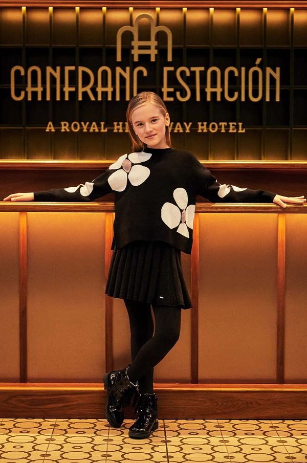 Mayoral Dječja suknja Mayoral boja: crna, mini, širi se prema dolje, 7969