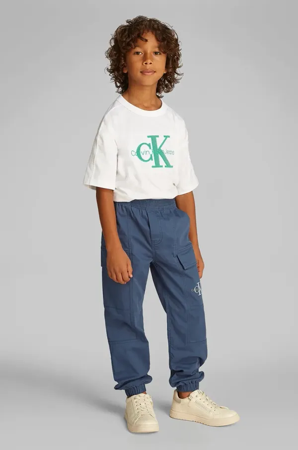 Calvin Klein Jeans Dječje hlače Calvin Klein Jeans ESSENTIAL WOVEN CARGO boja: tamno plava, bez uzorka, IB0IB02270