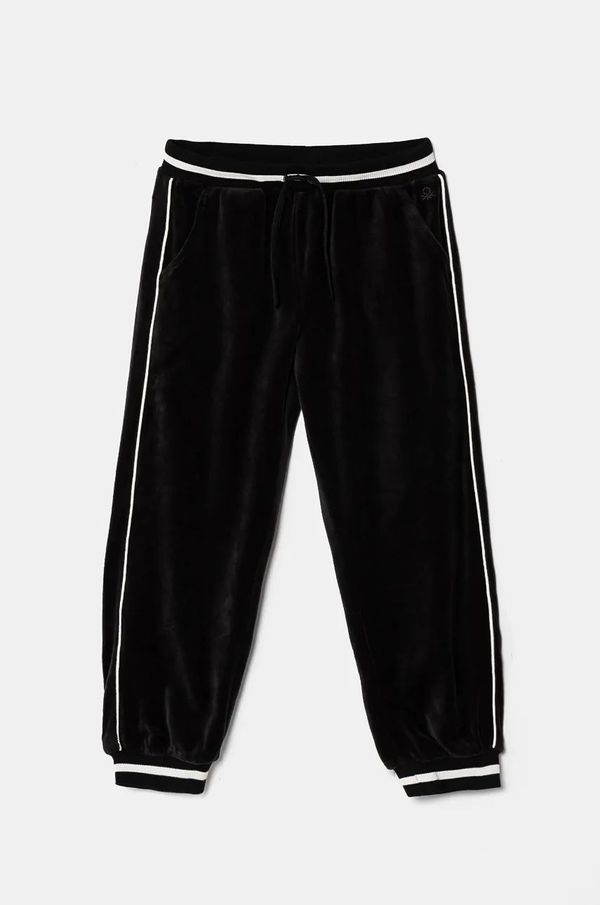United Colors of Benetton Dječji donji dio trenirke od velura United Colors of Benetton boja: crna, bez uzorka, 3UK0CF057