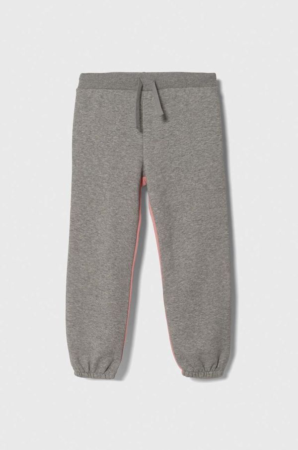 United Colors of Benetton Dječji donji dio trenirke United Colors of Benetton boja: siva, bez uzorka