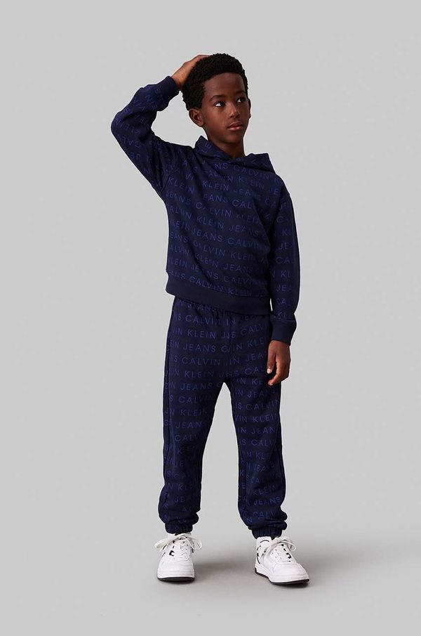 Calvin Klein Jeans Dječji pamučni donji dio trenirke Calvin Klein Jeans AOP JOGGER boja: tamno plava, s uzorkom, IB0IB02323
