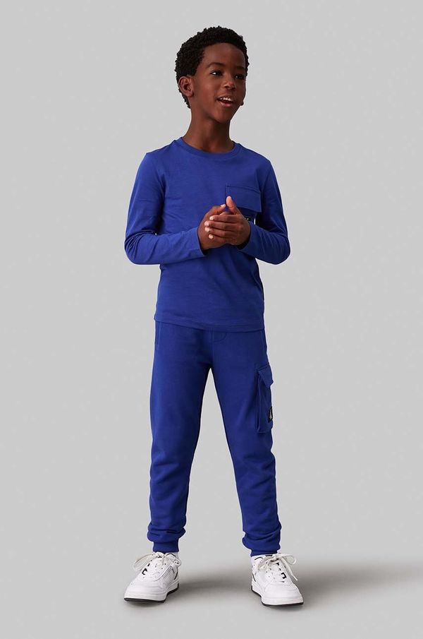 Calvin Klein Jeans Dječji pamučni donji dio trenirke Calvin Klein Jeans BADGE CARGO RELAXED bez uzorka, IB0IB02199
