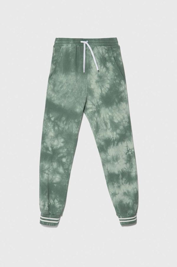 United Colors of Benetton Dječji pamučni donji dio trenirke United Colors of Benetton boja: zelena, s uzorkom