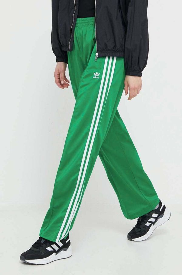 adidas Originals Donji dio trenirke adidas Originals Firebird Loose boja: zelena, s aplikacijom, IP0634
