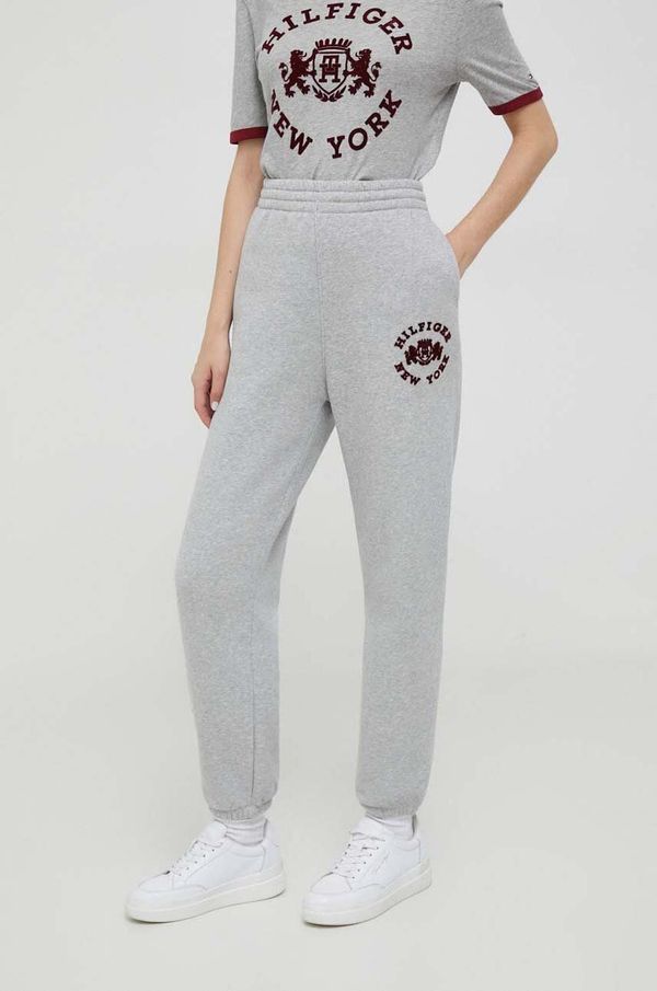 Tommy Hilfiger Donji dio trenirke Tommy Hilfiger boja: siva, s aplikacijom