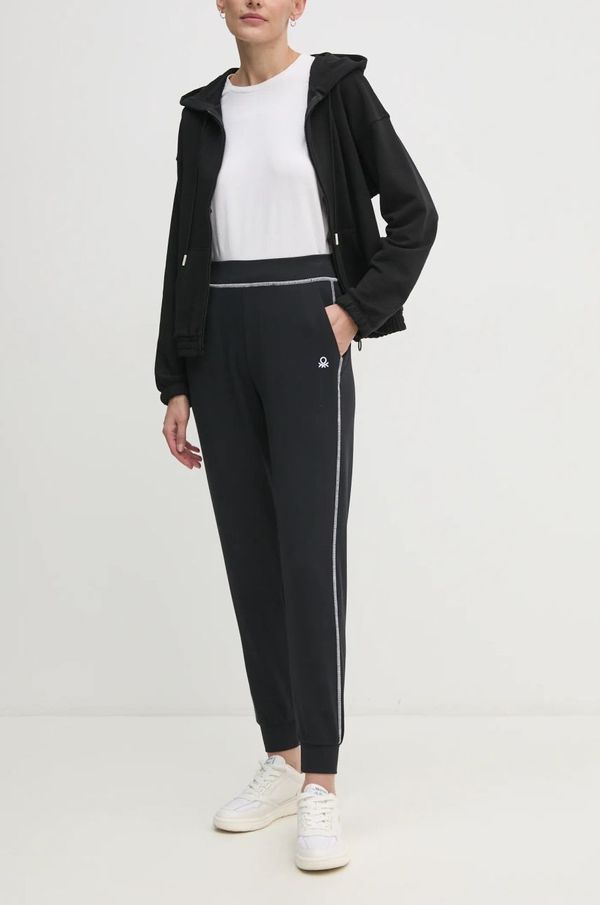 United Colors of Benetton Donji dio trenirke United Colors of Benetton boja: crna, bez uzorka, 3JLC3F03T