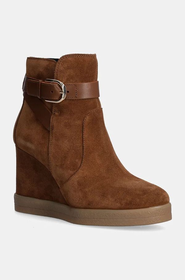 Geox Gležnječe od brušene kože Geox D ELIDEA WEDGE za žene, boja: smeđa, klin peta, D46VQA 02243 CD500