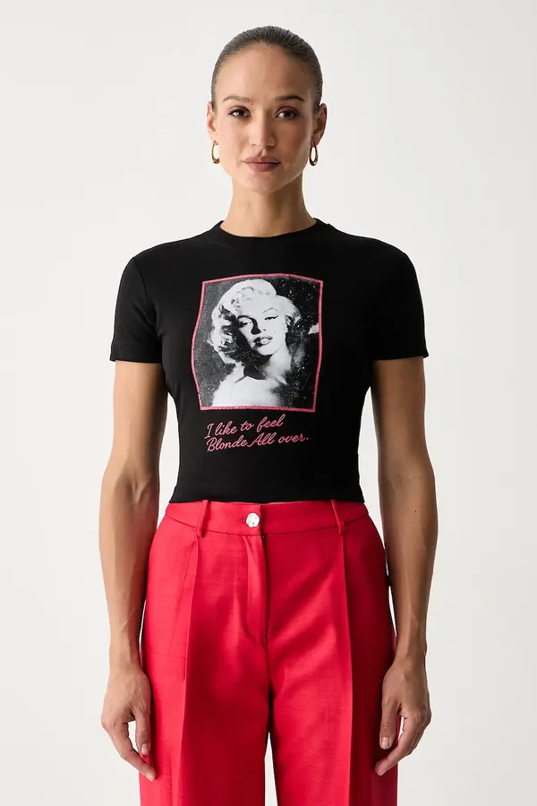 Guess Guess crop top za žene s viskozom MARILYN MONROE