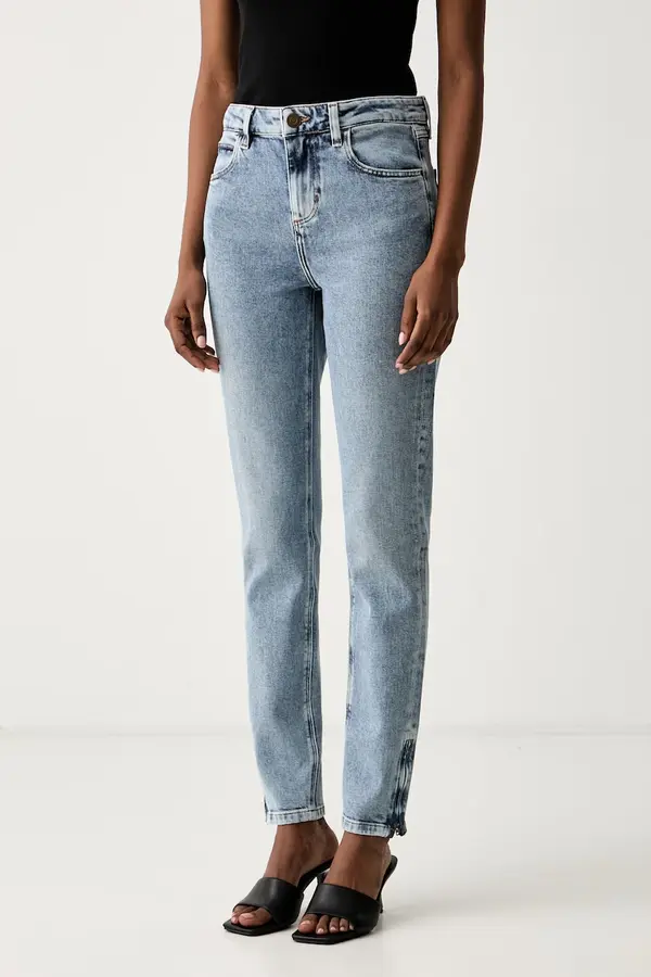 Guess Guess slim fit traperice za žene MARILYN MONROE