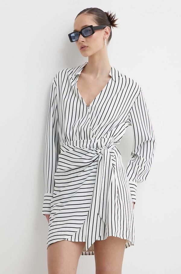 Abercrombie & Fitch Haljina Abercrombie & Fitch boja: bijela, mini, ravna