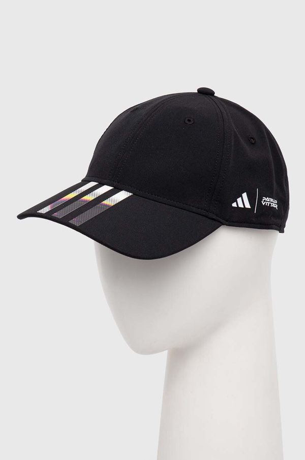 adidas Kapa sa šiltom adidas Pride boja: crna, s aplikacijom, IZ5016