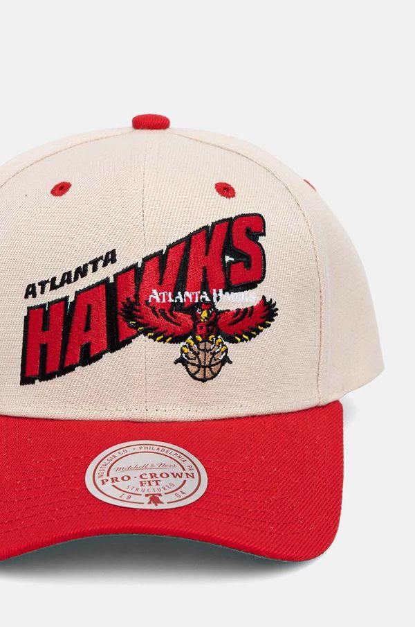 Mitchell&Ness Kapa sa šiltom Mitchell&Ness Atlanta Hawks boja: bež, s aplikacijom, HHSS7506-AHAYYPPPOFWH