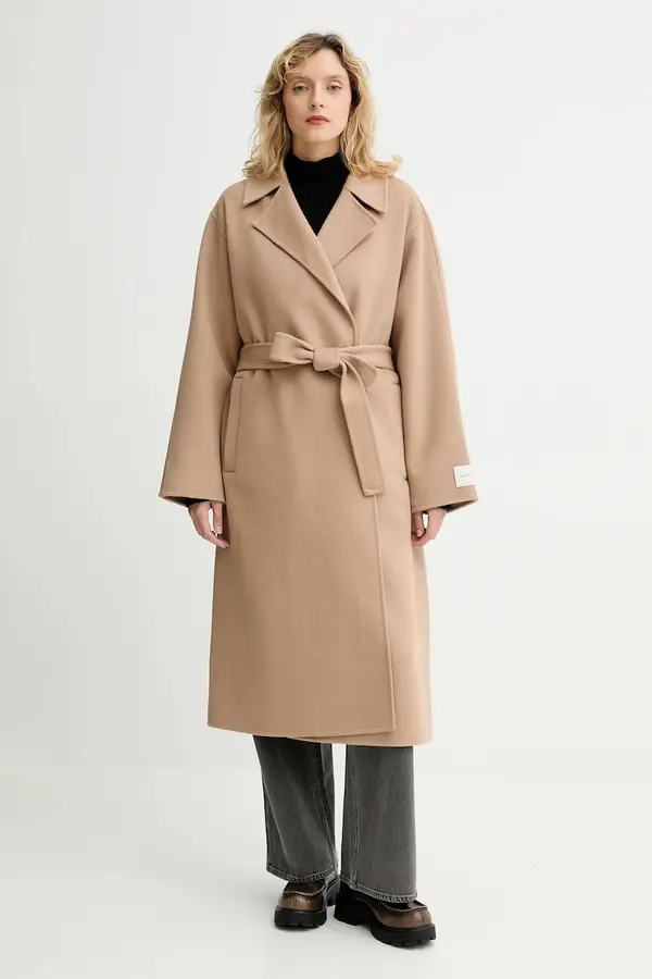 Calvin Klein Kaput s dodatkom vune Calvin Klein