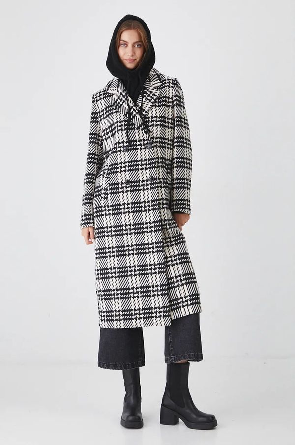 Medicine Kaput s primjesom vune Medicine boja: crna, za prijelazno razdoblje, kopčanje u dva reda