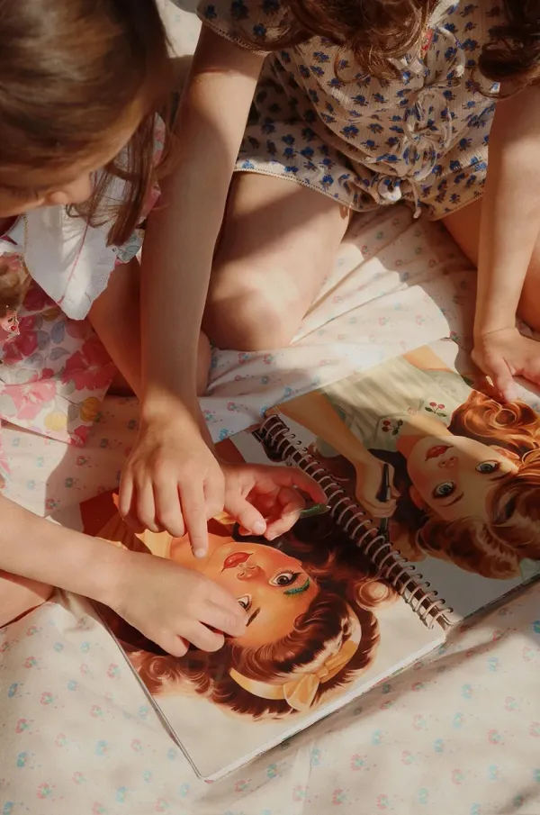 Konges Sløjd Knjiga s naljepnicama Konges Sløjd GLAM ME UP STICKER BOOK KS102869