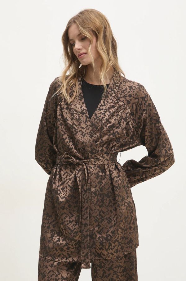 Answear Lab Košulja Answear Lab za žene, boja: smeđa, regular, s klasičnim ovratnikom