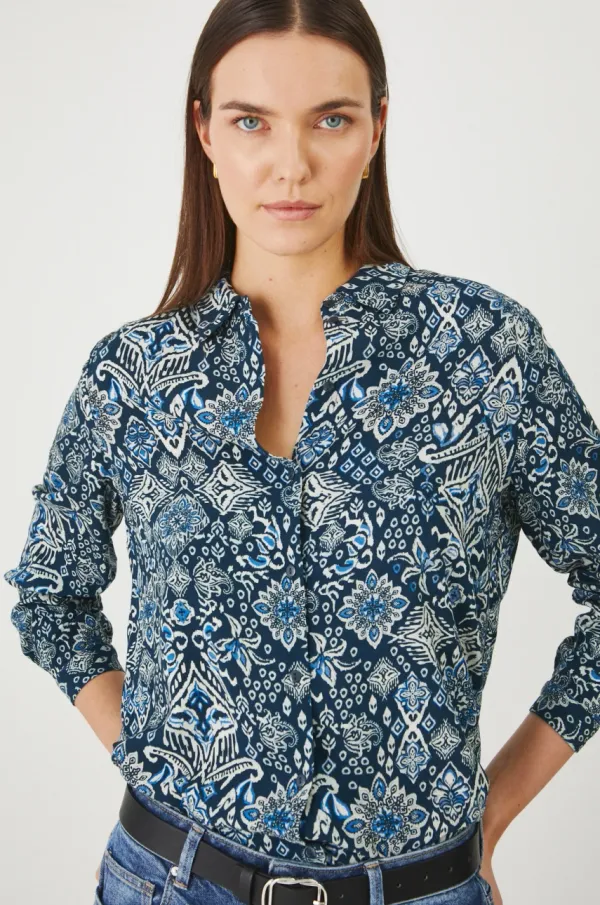 Medicine Košulja Medicine za žene, boja: tamno plava, regular, s klasičnim ovratnikom