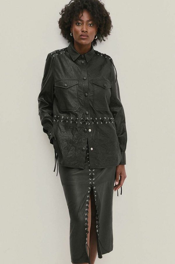 Answear Lab Kožna košulja Answear Lab boja: crna, regular, s klasičnim ovratnikom