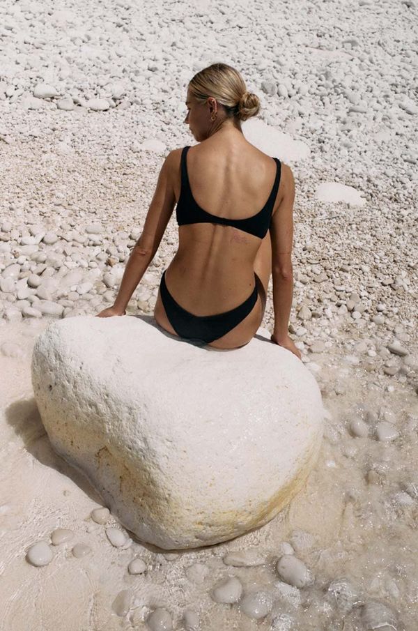 Muuv. Kupaće gaćice MUUV. HAIE RIBBED boja: crna