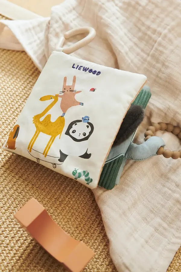 Liewood Liewood interaktivna knjiga za djecu Fey Around The World Fabric Book