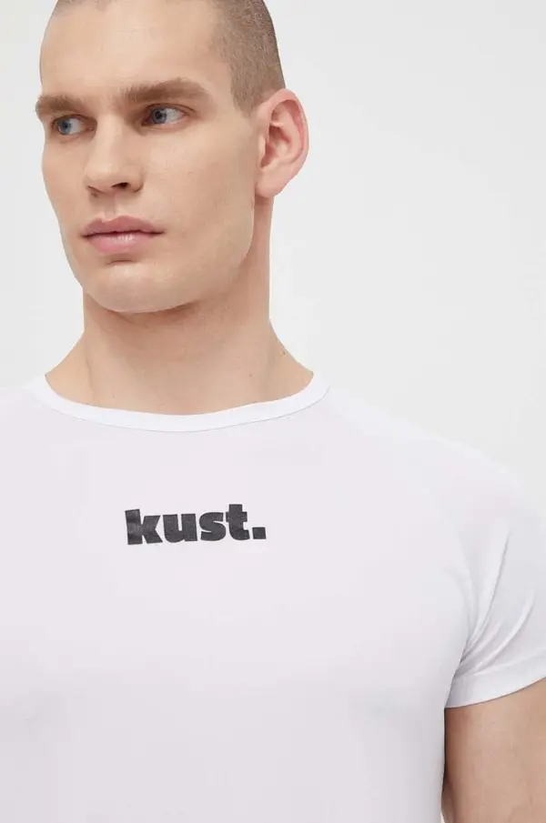 kust. Majica kratkih rukava kust.