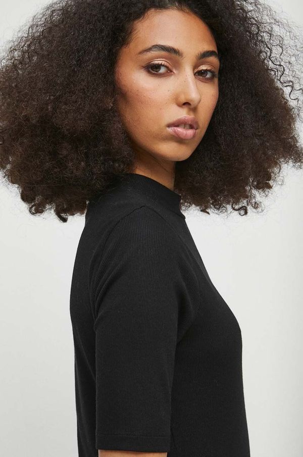 Medicine Majica kratkih rukava Medicine za žene, boja: crna, s poludolčevitom