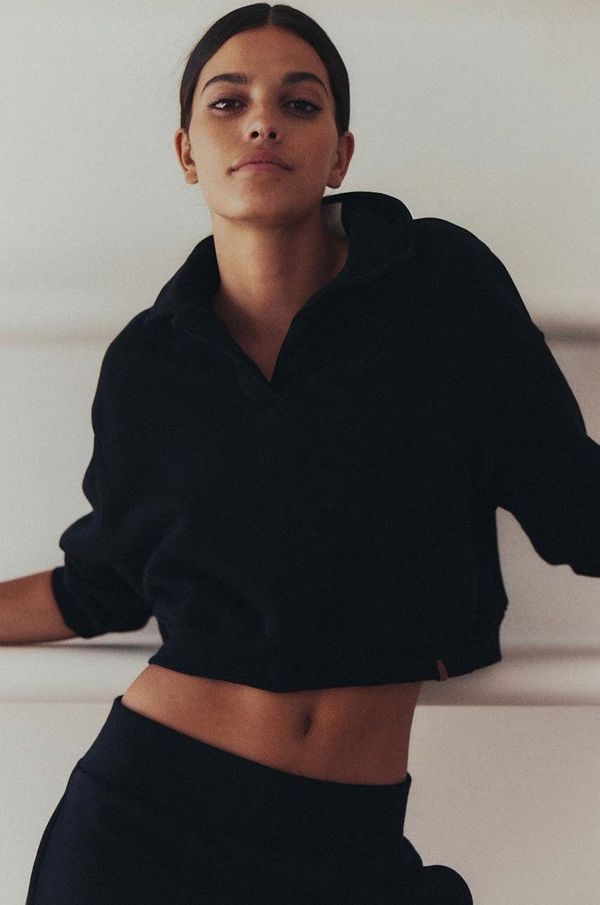 Muuv. Pamučna dukserica MUUV. Fin Cotton boja: crna, bez uzorka