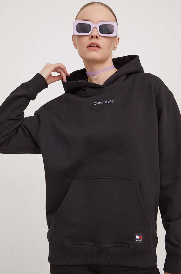 Tommy Jeans Pamučna dukserica Tommy Jeans za žene, boja: crna, s kapuljačom, s aplikacijom