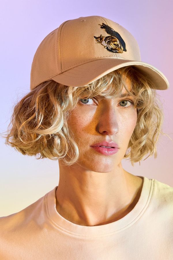 Medicine Pamučna kapa sa šiltom Medicine za žene, boja: bež, s aplikacijom