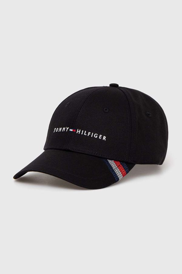 Tommy Hilfiger Pamučna kapa sa šiltom Tommy Hilfiger boja: crna, s aplikacijom, AM0AM12532