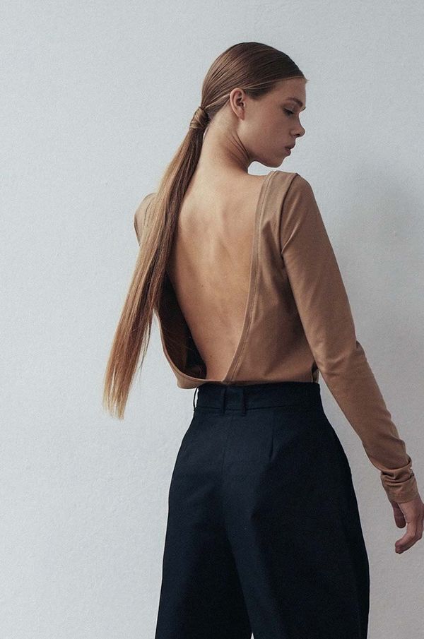 Muuv. Pamučna majica dugih rukava MUUV. boja: smeđa, otvorena leđa