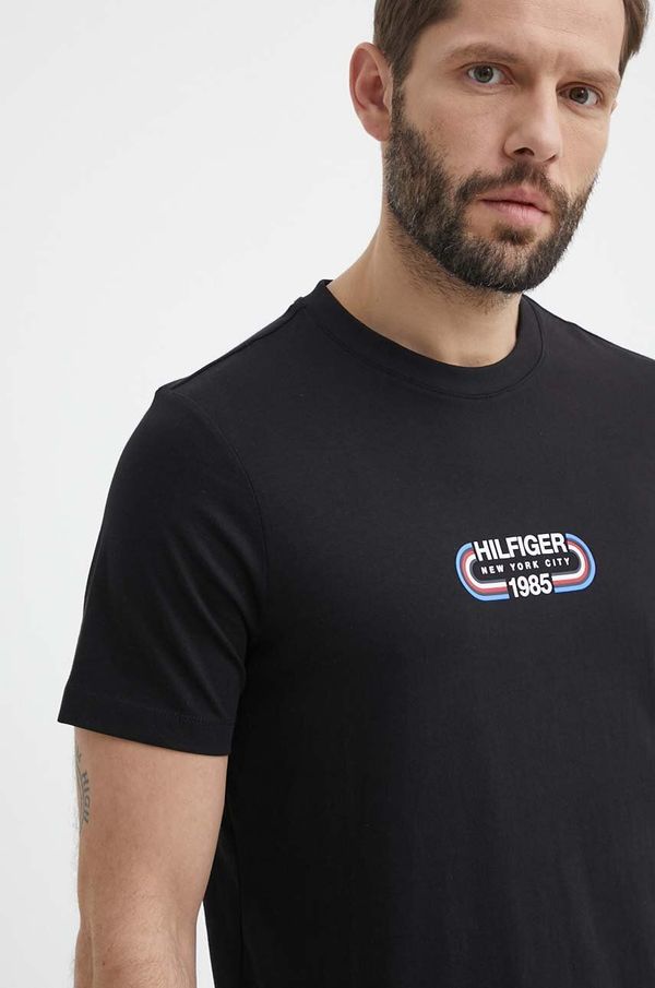 Tommy Hilfiger Pamučna majica Tommy Hilfiger za muškarce, boja: crna, s tiskom, MW0MW34429