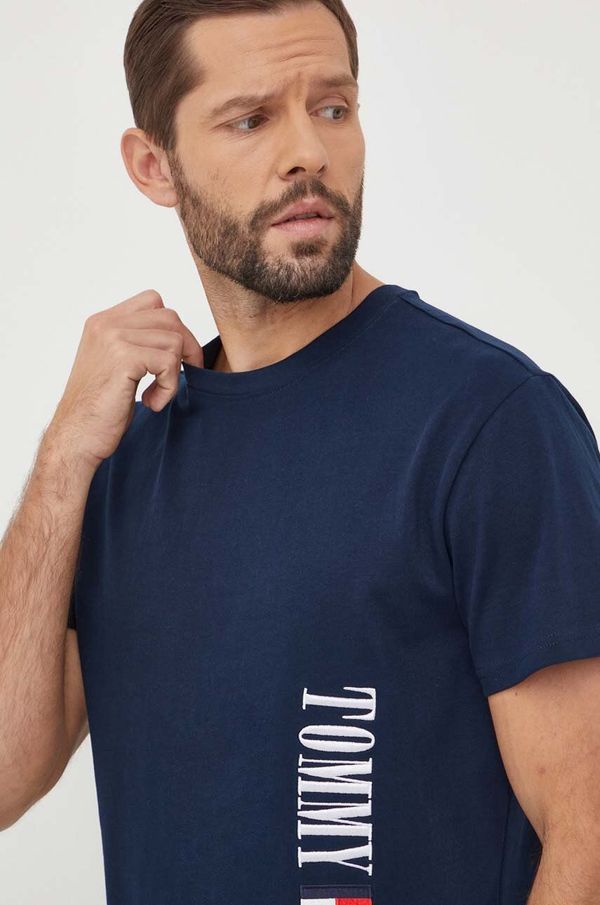 Tommy Jeans Pamučna majica Tommy Jeans za muškarce, boja: tamno plava, s aplikacijom