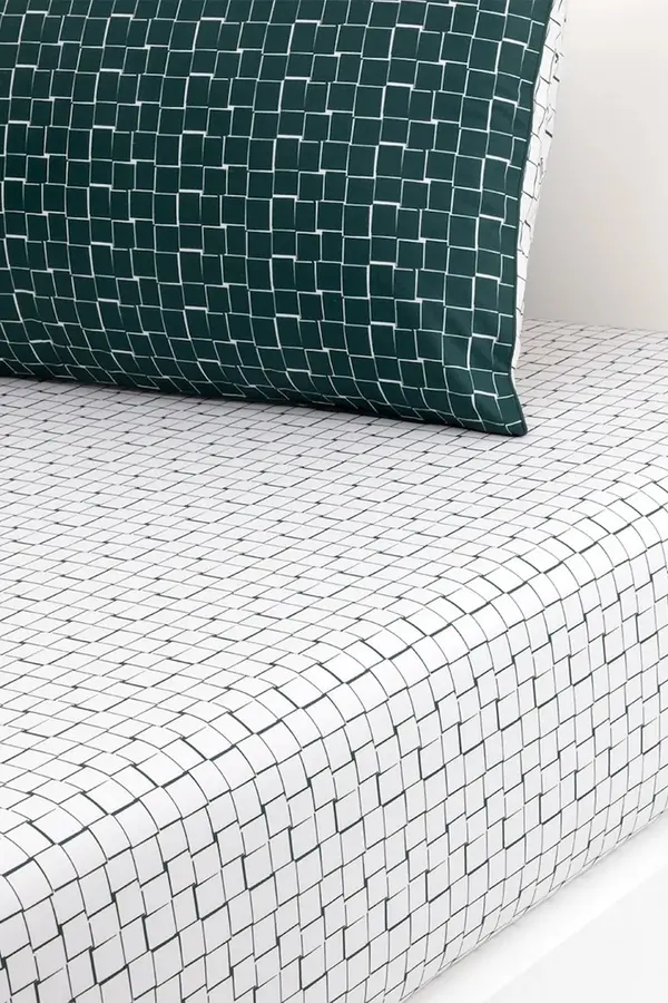 Lacoste Pamučna plahta s gumom Lacoste L BLOCK Vert 140 x 200 cm