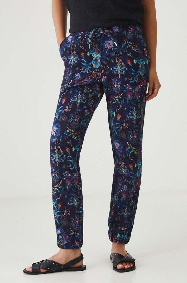 Medicine Pamučni donji dio trenirke Medicine boja: tamno plava, s uzorkom