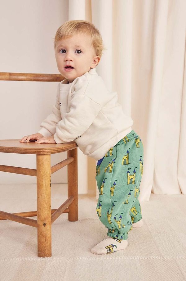 Bobo Choses Pamučni donji dio trenirke za bebe Bobo Choses Faraway Castle boja: zelena, s uzorkom, 224AB061