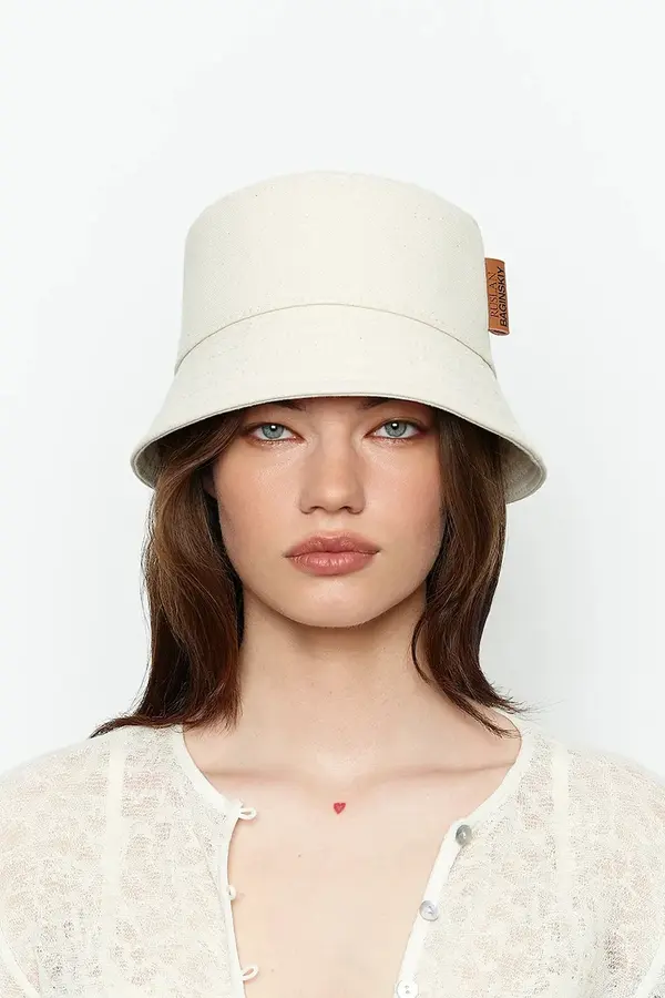 RUSLAN BAGINSKIY Pamučni šešir Ruslan Baginskiy Ruslan Baginskiy Logo Patch Bucket Hat