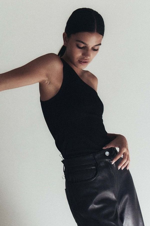 Muuv. Pamučni top MUUV. Rue boja: crna, cold shoulder